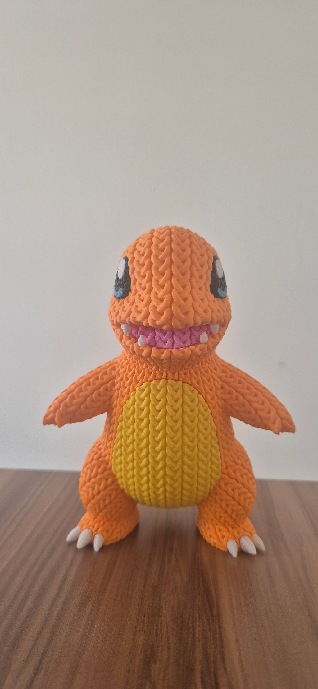 Boneco colecionavel Charmander em modelo de crochê
