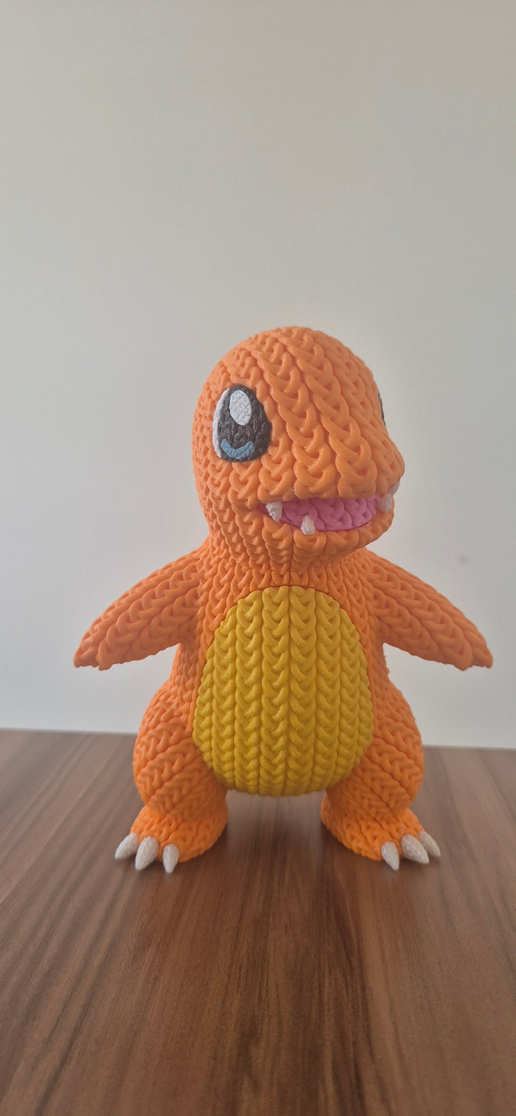 Boneco colecionavel Charmander em modelo de crochê