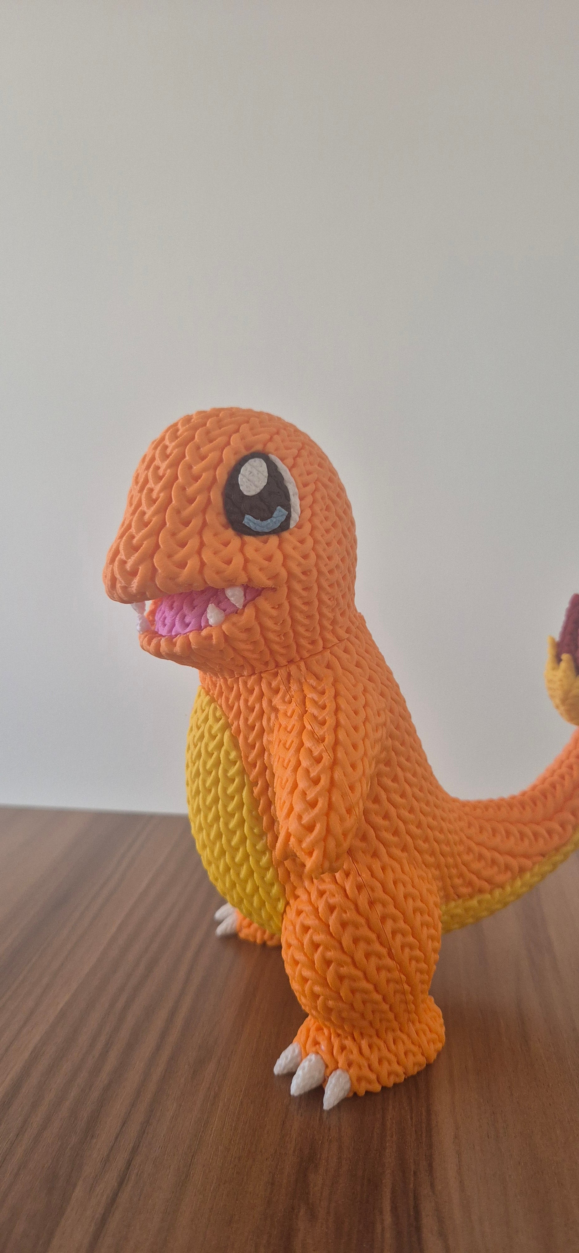 Boneco colecionavel Charmander em modelo de crochê